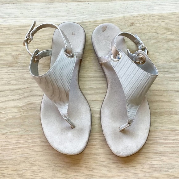 Women's Mixed Size/Brand  Lot of Four (4) Sandals Bundle sizes 7,7.5, & 8 - Picture 3 of 16